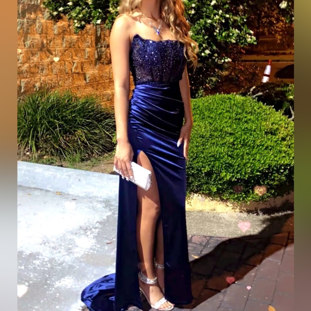 Elegant Navy Blue Strapless Evening Dress